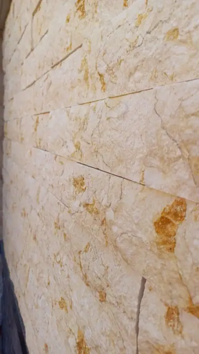 Travertino Cairo aplicada em halls, recepções e áreas sociais