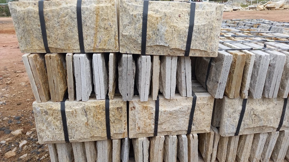 Pedra Madeira Amarelo do ARE