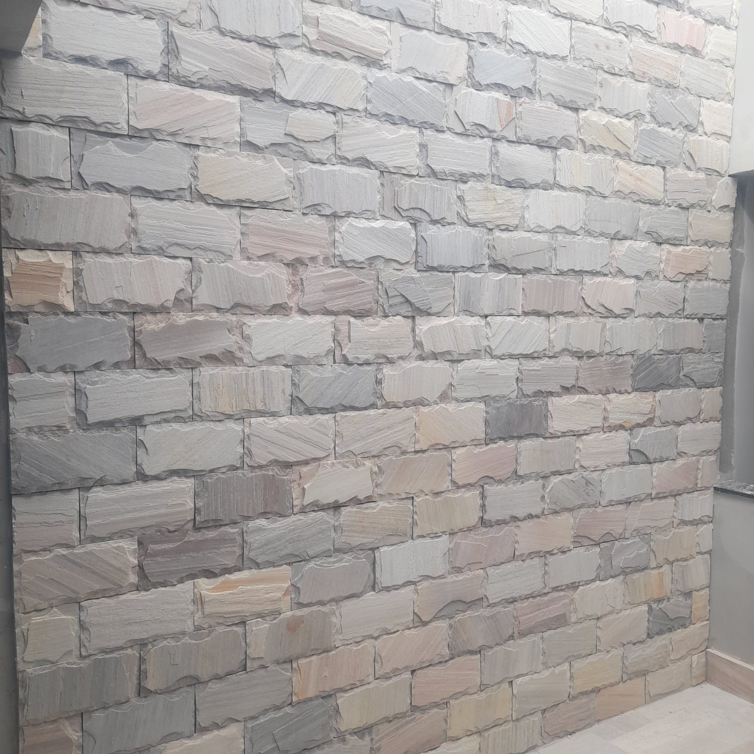 Revestimento em filetes de pedra