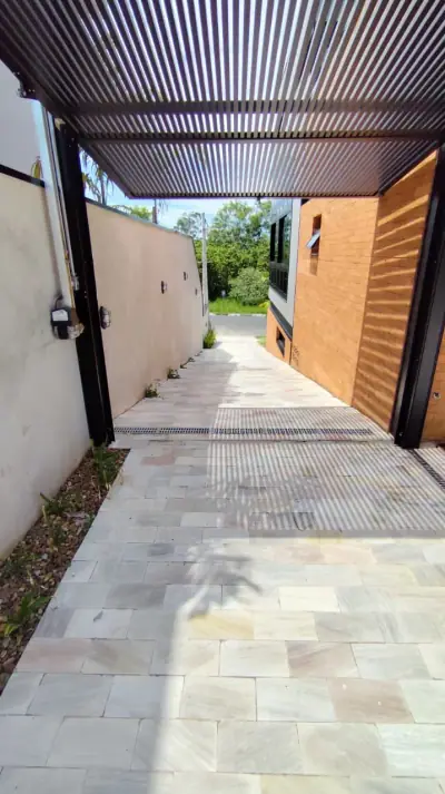 Pedra Mineira Serrada aplicada em áreas de piscina e sauna
