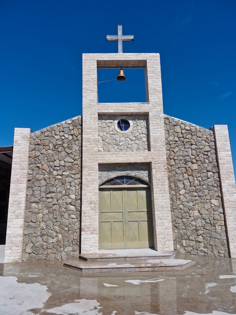 Fachada em moledo natural