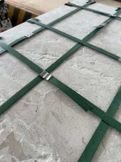 Piso Travertino Escovado aplicada em varandas e terraços