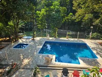 Retalho de Pedra São Tomé aplicada em caminhos e passarelas em jardins