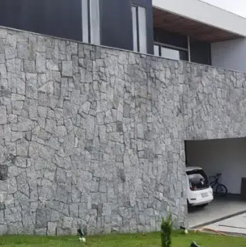 Retalho de Miracema Cinza aplicada em calçadas e passeios públicos