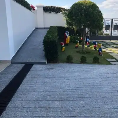 Lajinha Miracema Cinza aplicada em revestimento de pisos externos