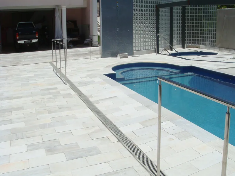 Pedra São Tomé — Elegância atemporal em pisos e revestimentos